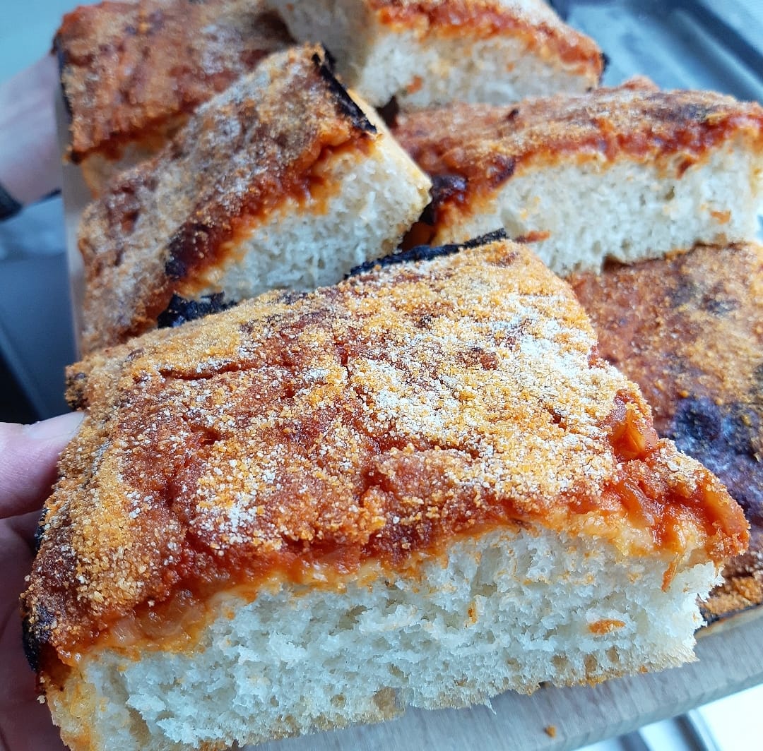 Sfincione palermitano