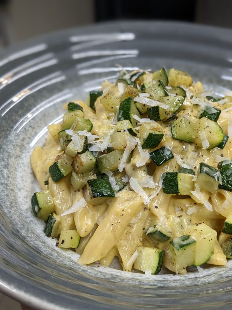 Pasta zucchine e crema all'uovo