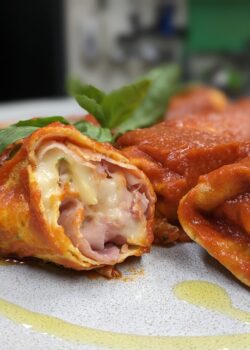 Involtini di frittata ripieni