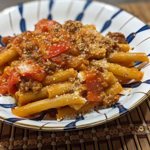 Pasta al ragù bolognese di peperoni
