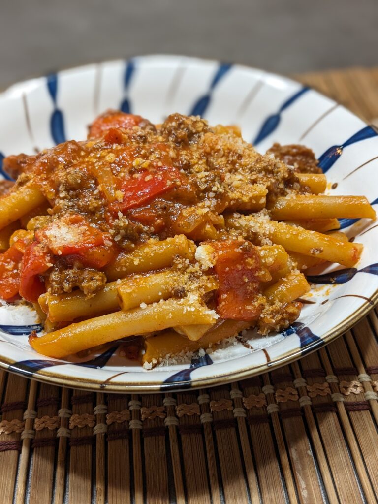Pasta al ragù bolognese di peperoni