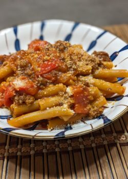 Pasta al ragù bolognese di peperoni